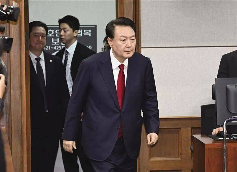 韩国，万人起诉尹锡悦