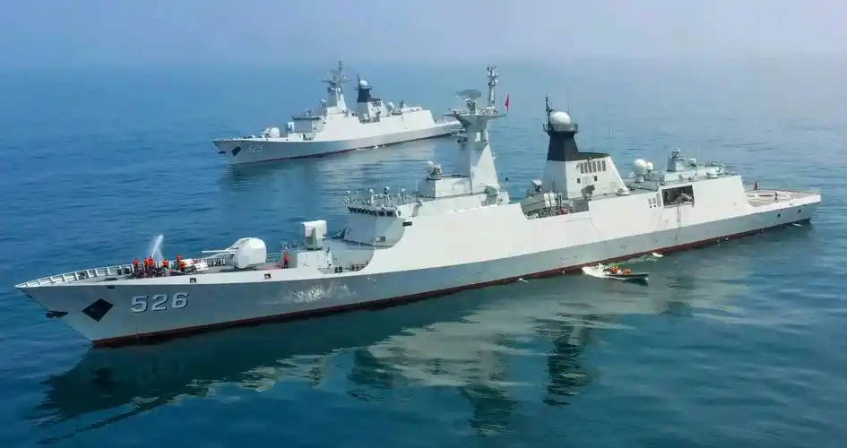 菲律宾行为极其恶劣，用“铁冲角”撞击我方海警船！我054舰立即划定实弹禁区