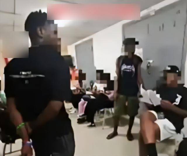 多名男留学生混住在女生宿舍楼：安全感碎了一地