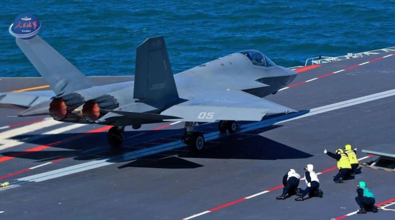 福建舰公布电磁弹射当天，美国代表团在北京，收到解放军一句忠告，值得美方认真领会