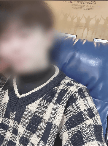 监控曝光！山西一男子因前女友拒复合持刀闯入家中，女子哥哥在家门口遇害，案件近日将开庭